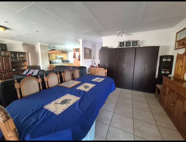 3 BEDROOM TOWNHOUSE FOR SALE IN VANDERBIJLPARK SE 2